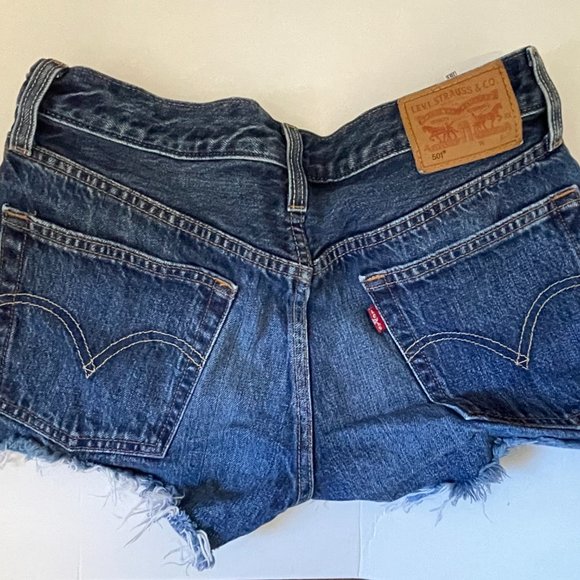 Levi's Jean Shorts Size 26 - Picture 2 of 3